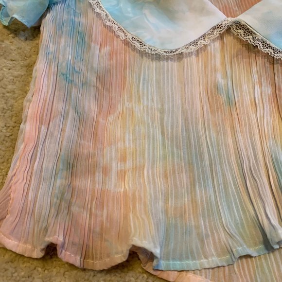 Repeat Mark Marbled Look Cropped Pleated Top - Picture 5 of 12